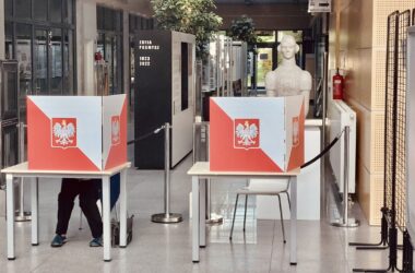 yborcy oddający głosy w wyborach do Parlamentu Europejskiego