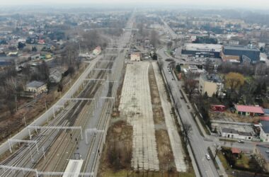 plac rozładunkowy, znajdujący się pomiędzy parkingiem Park&Ride a galerią handlową