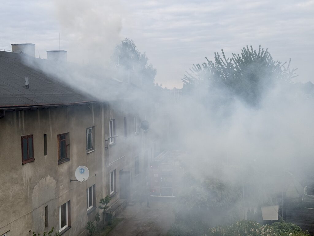 Habemus smog! Biały dym nie z Watykanu, a z komina w Oświęcimiu, niska emisja w pełnej krasie