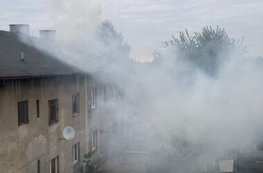 Habemus smog! Biały dym nie z Watykanu, a z komina w Oświęcimiu, niska emisja w pełnej krasie