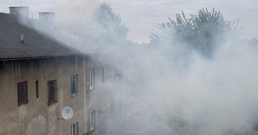 Habemus smog! Biały dym nie z Watykanu, a z komina w Oświęcimiu, niska emisja w pełnej krasie