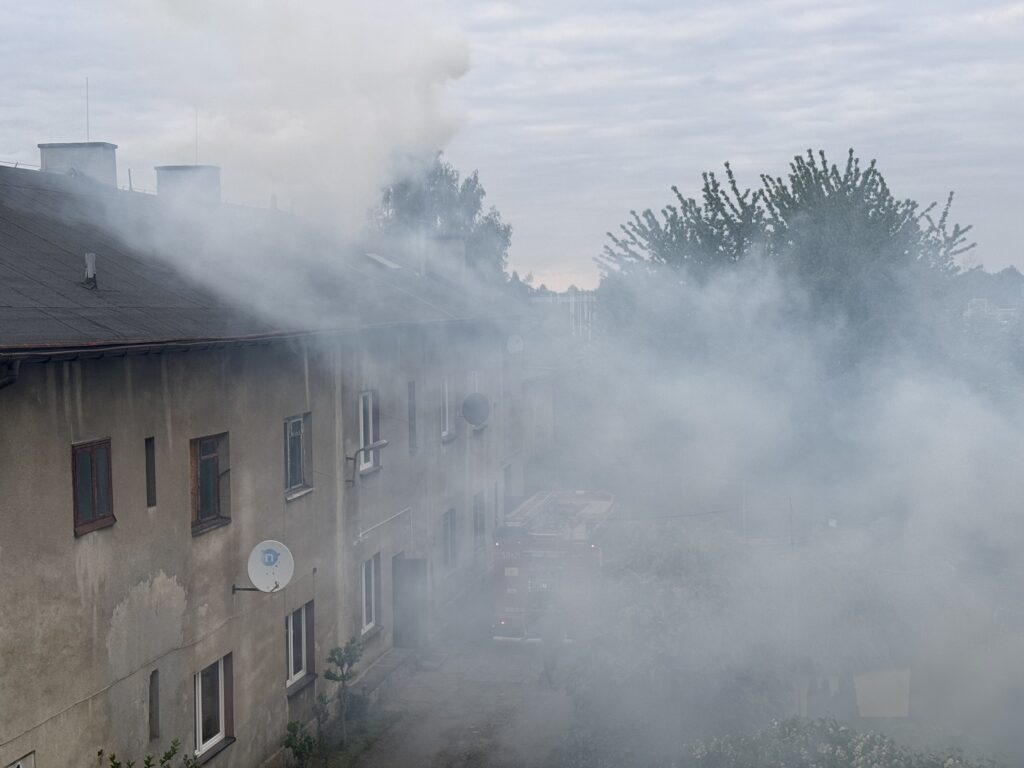 Habemus smog! Biały dym nie z Watykanu, a z komina w Oświęcimiu, niska emisja w pełnej krasie