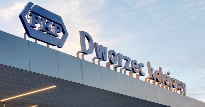 Od 1 października mieszkańcy Oświęcimia i Bielska-Białej zyskają najszybsze w historii połączenia kolejowe z Krakowem. Bezpośrednie pociągi PKP Intercity skrócą czas podróży do 75 minut.