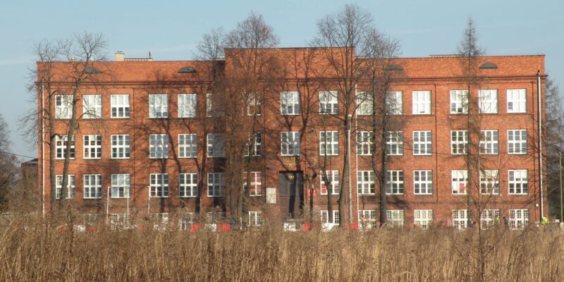 LO Konar Oświęcim budynek szkoły odwołanie dyrektor Jolanta Bąk Kęty Andrzej Skrzypiński powiat oświęcimski