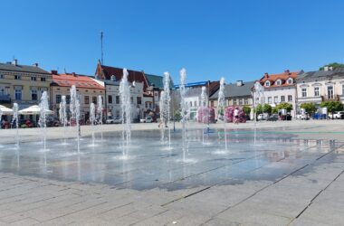 GIS Ostrzega: Woda w Miejskich Fontannach Nie Nadaje się do Kąpieli ani do Picia