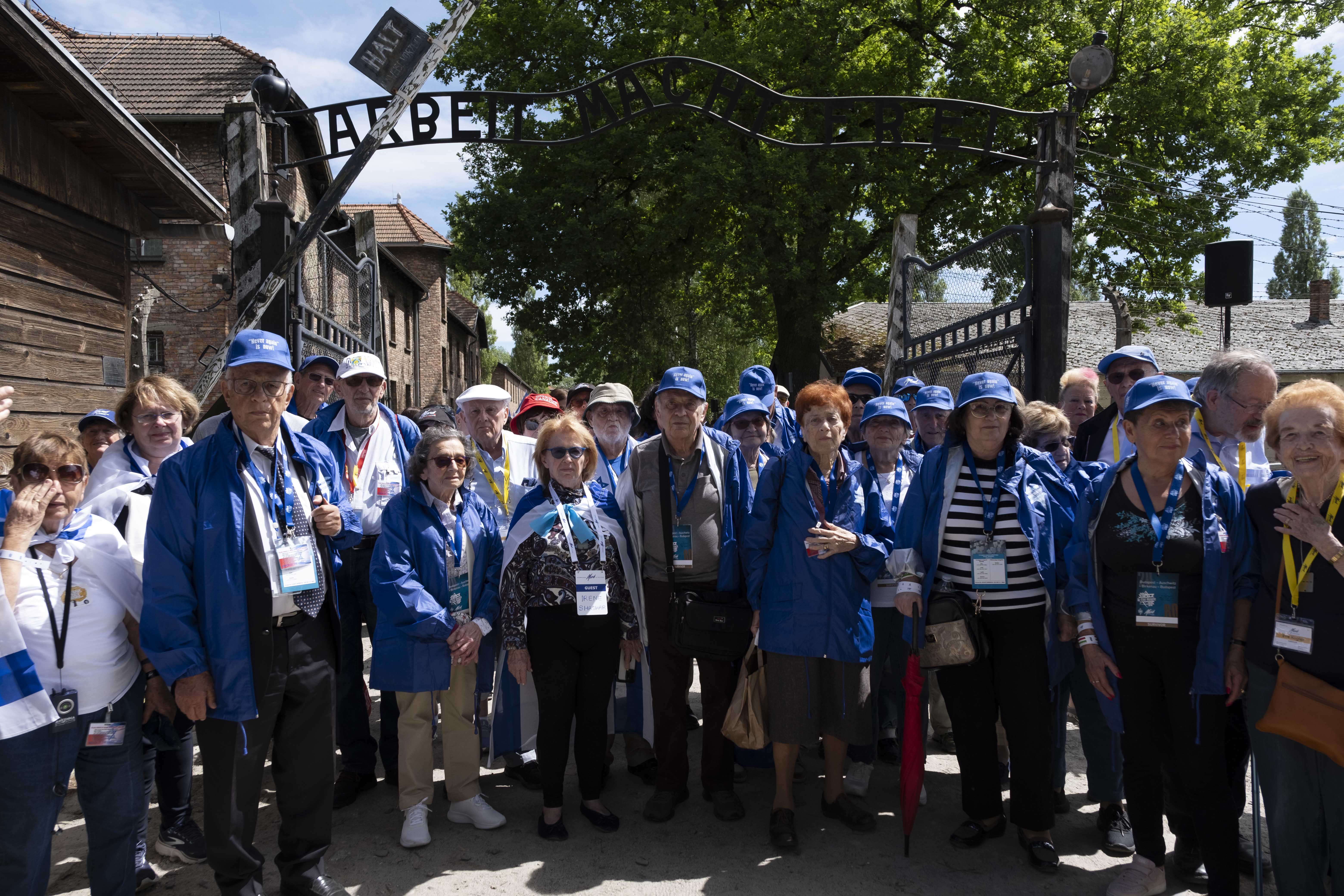 OŚWIĘCIM. Na jego czele szła grupa 55 Ocalałych z Auschwitz i z Holokaustu