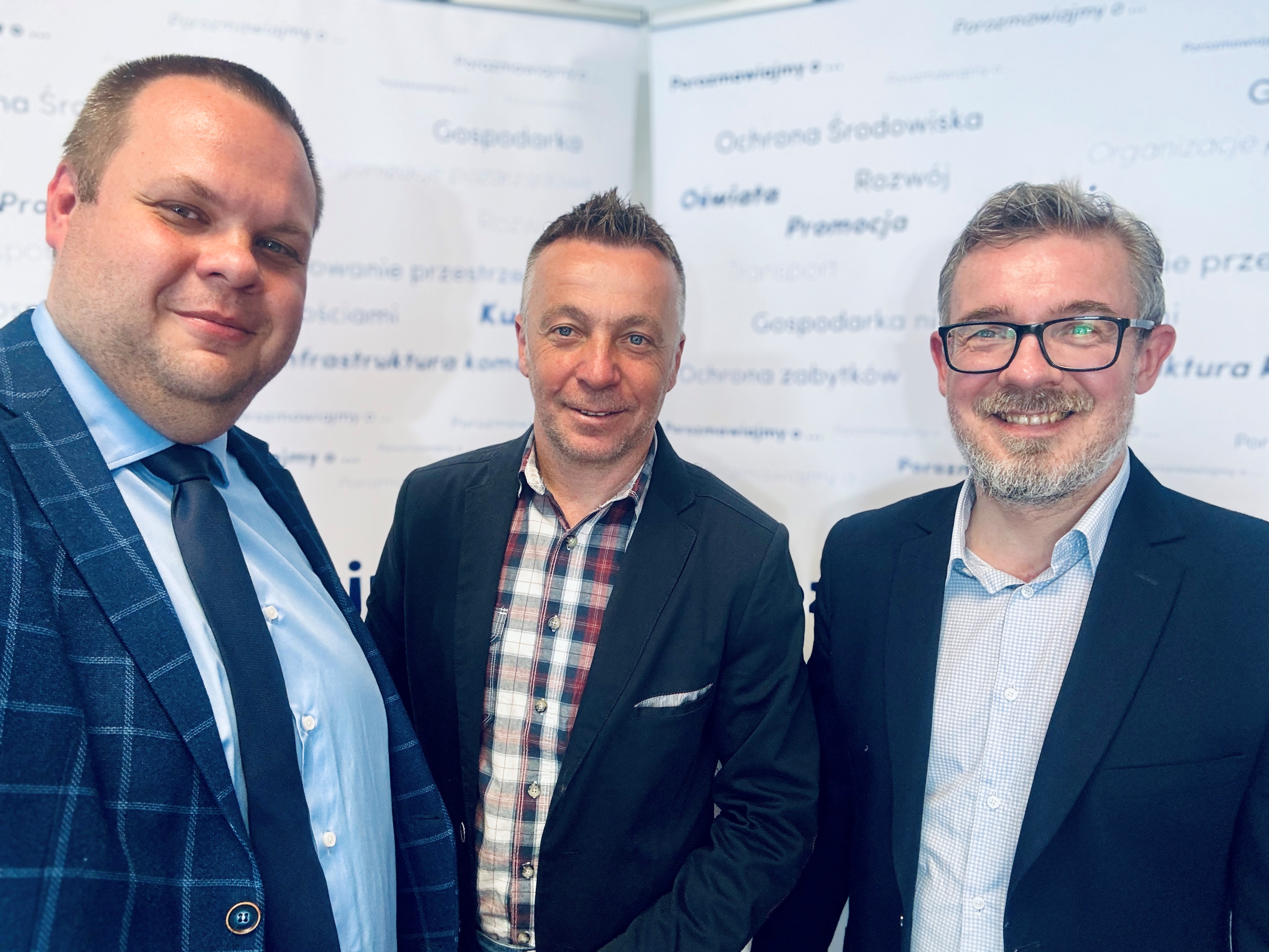 Porozmawiajmy.O. Po I sesji. W powiecie ciepłe gesty, w mieście wieje chłodem