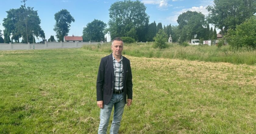 Widok na cmentarz parafialny w Oświęcimiu z propozycją terenu na nowy parking.