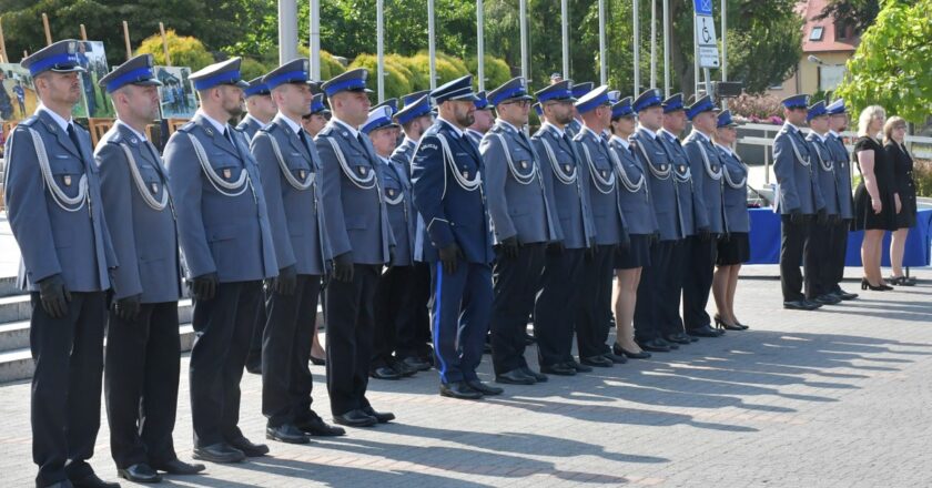 Poczet sztandarowy - Poczet sztandarowy Komendy Powiatowej Policji w Oświęcimiu.