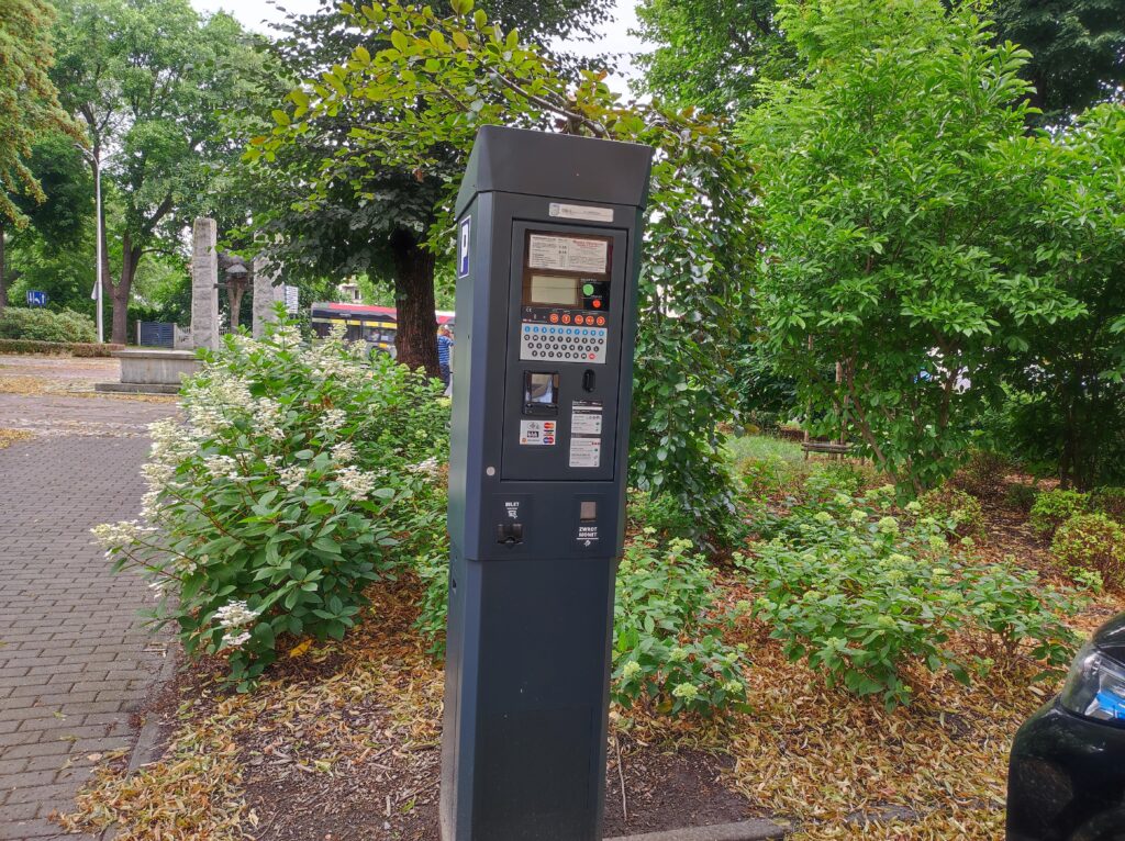 Nowe Parkomaty w Oświęcimiu: Teraz Zapłacisz Kartą na Najważniejszych Ulicach!