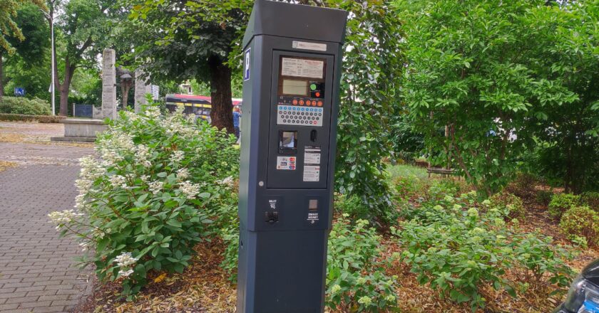 Nowe Parkomaty w Oświęcimiu: Teraz Zapłacisz Kartą na Najważniejszych Ulicach!