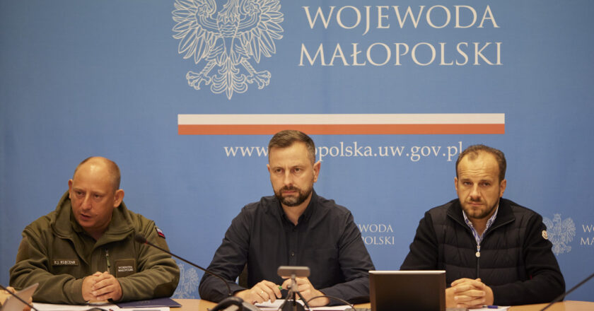 Służby w akcji przeciwpowodziowej na terenie Małopolski.