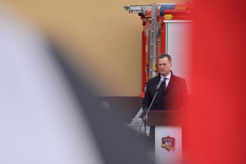 Uroczystości 150-lecia OSP Kęty – strażacy odbierają dwa nowe wozy pożarnicze, wspierane przez lokalne samorządy.