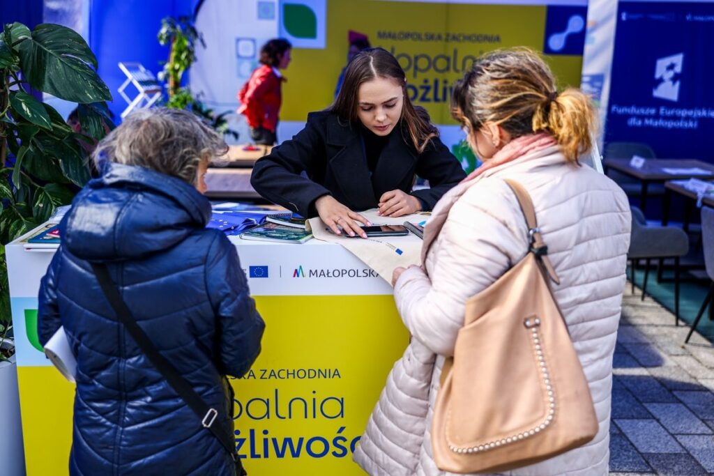 Funduszowy Piknik w Oświęcimiu: Unijne Dotacje i Moc Atrakcji na Rynku!
