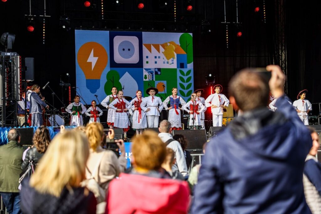 Funduszowy Piknik w Oświęcimiu: Unijne Dotacje i Moc Atrakcji na Rynku!