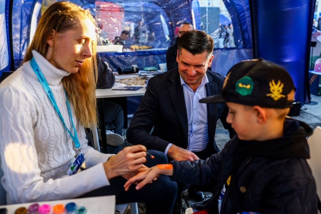 Funduszowy Piknik w Oświęcimiu: Unijne Dotacje i Moc Atrakcji na Rynku!