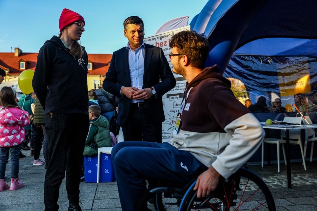 Funduszowy Piknik w Oświęcimiu: Unijne Dotacje i Moc Atrakcji na Rynku!