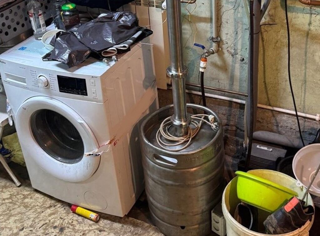 Policjanci zlikwidowali nielegalną wytwórnię alkoholu w gminie Oświęcim