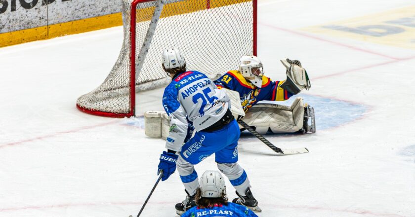 Re-Plast Unia Oświęcim demoluje Podhale Nowy Targ 6:0
