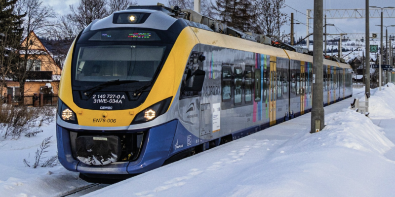 Koleje Małopolskie pociąg Oświęcim zima