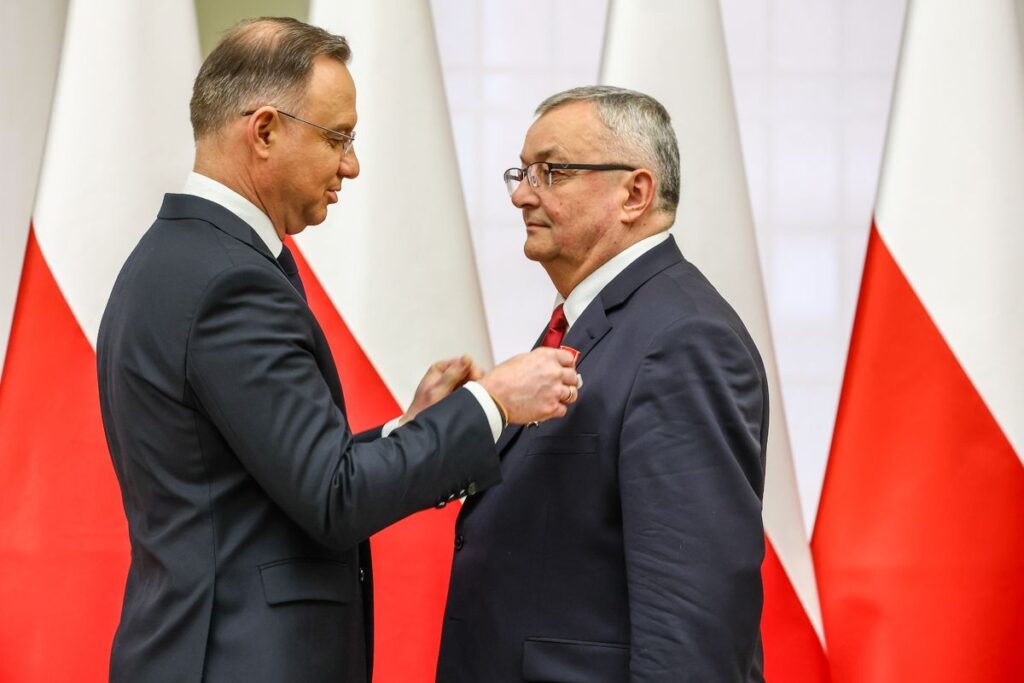 Prezydent wręczył odznaczenia państwowe zasłużonym dla rozwoju transportu