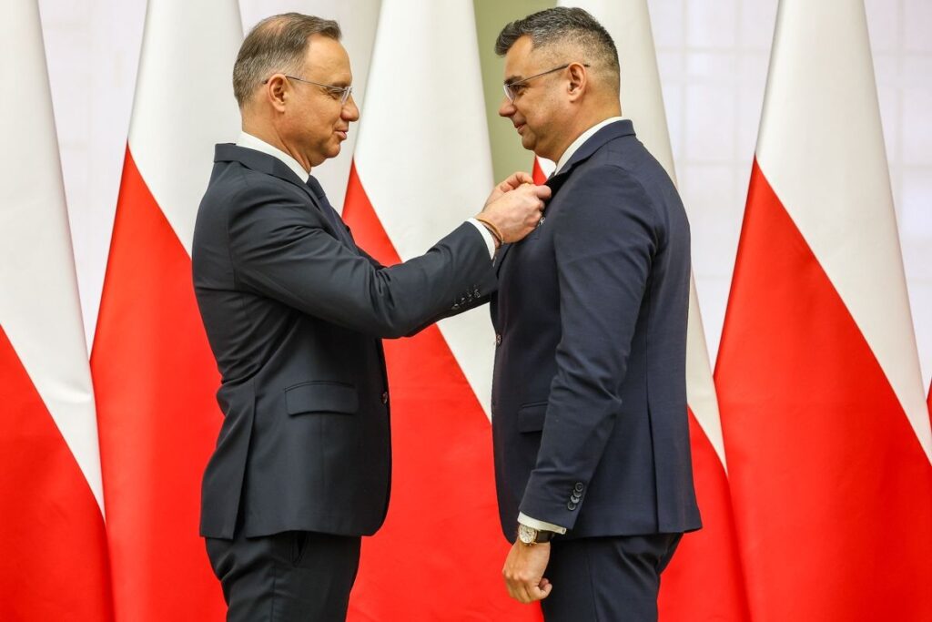 Prezydent wręczył odznaczenia państwowe zasłużonym dla rozwoju transportu Prezydent wręczył odznaczenia państwowe zasłużonym dla rozwoju transportu Prezydent wręczył odznaczenia państwowe zasłużonym dla rozwoju transportu