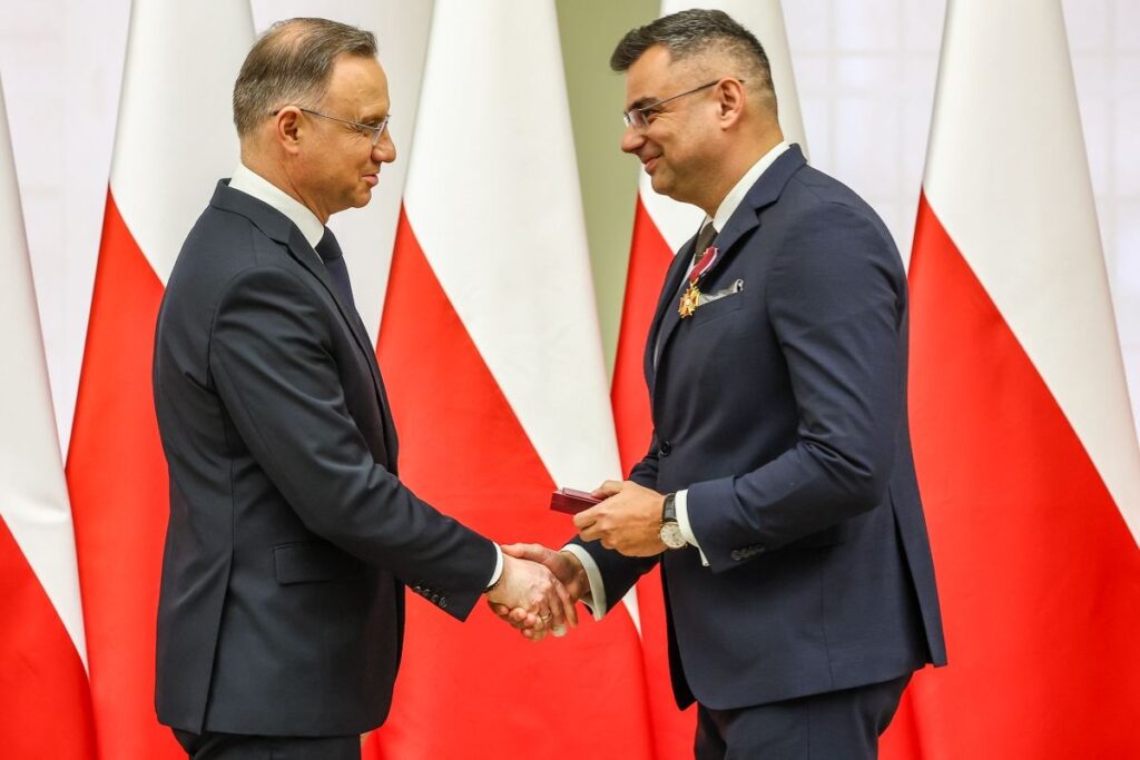 Prezydent wręczył odznaczenia państwowe zasłużonym dla rozwoju transportu Prezydent wręczył odznaczenia państwowe zasłużonym dla rozwoju transportu Prezydent wręczył odznaczenia państwowe zasłużonym dla rozwoju transportu