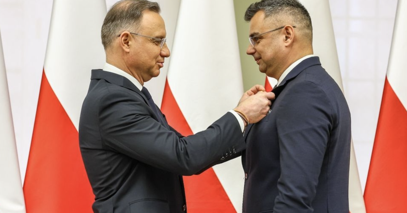 Prezydent wręczył odznaczenia państwowe zasłużonym dla rozwoju transportu Prezydent wręczył odznaczenia państwowe zasłużonym dla rozwoju transportu Prezydent wręczył odznaczenia państwowe zasłużonym dla rozwoju transportu