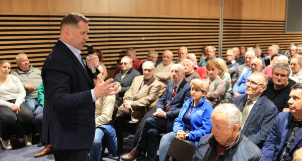 Prof. Przemysław Czarnek i Rafał Bochenek w Oświęcimiu