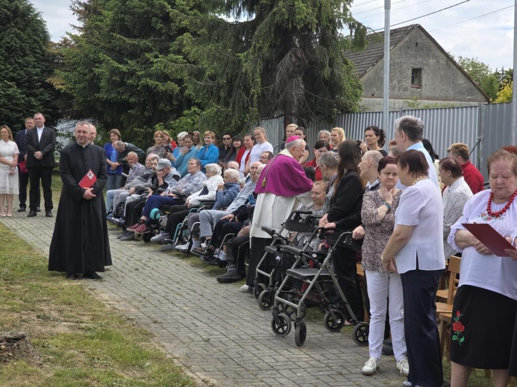 Uroczyste poświęcenie placu przez abp. Marka Jędraszewskiego / Zator.pl