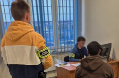 Funkcjonariusze Grupy Zamiejscowej w Oświęcimiu ujawnili nielegalny pobyt 23-letniego obywatela Indii. Mężczyzna został zatrzymany w jednej z miejscowości powiatu oświęcimskiego.
