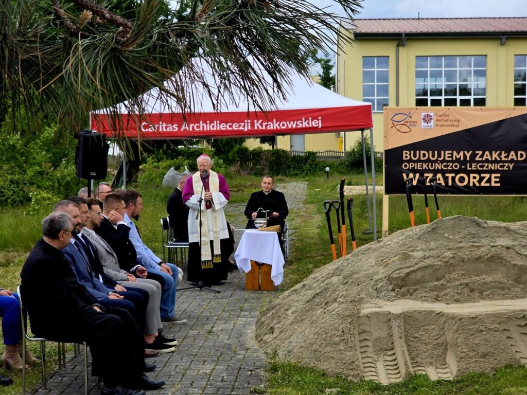 Uroczyste poświęcenie placu przez abp. Marka Jędraszewskiego
