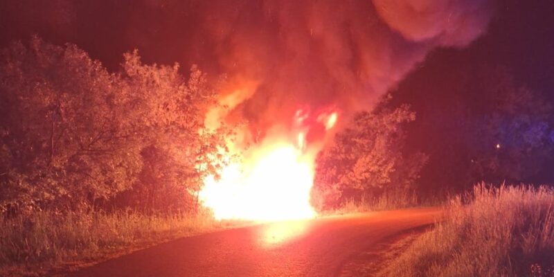 Kolizja w Bobrku zakończona pożarem auta