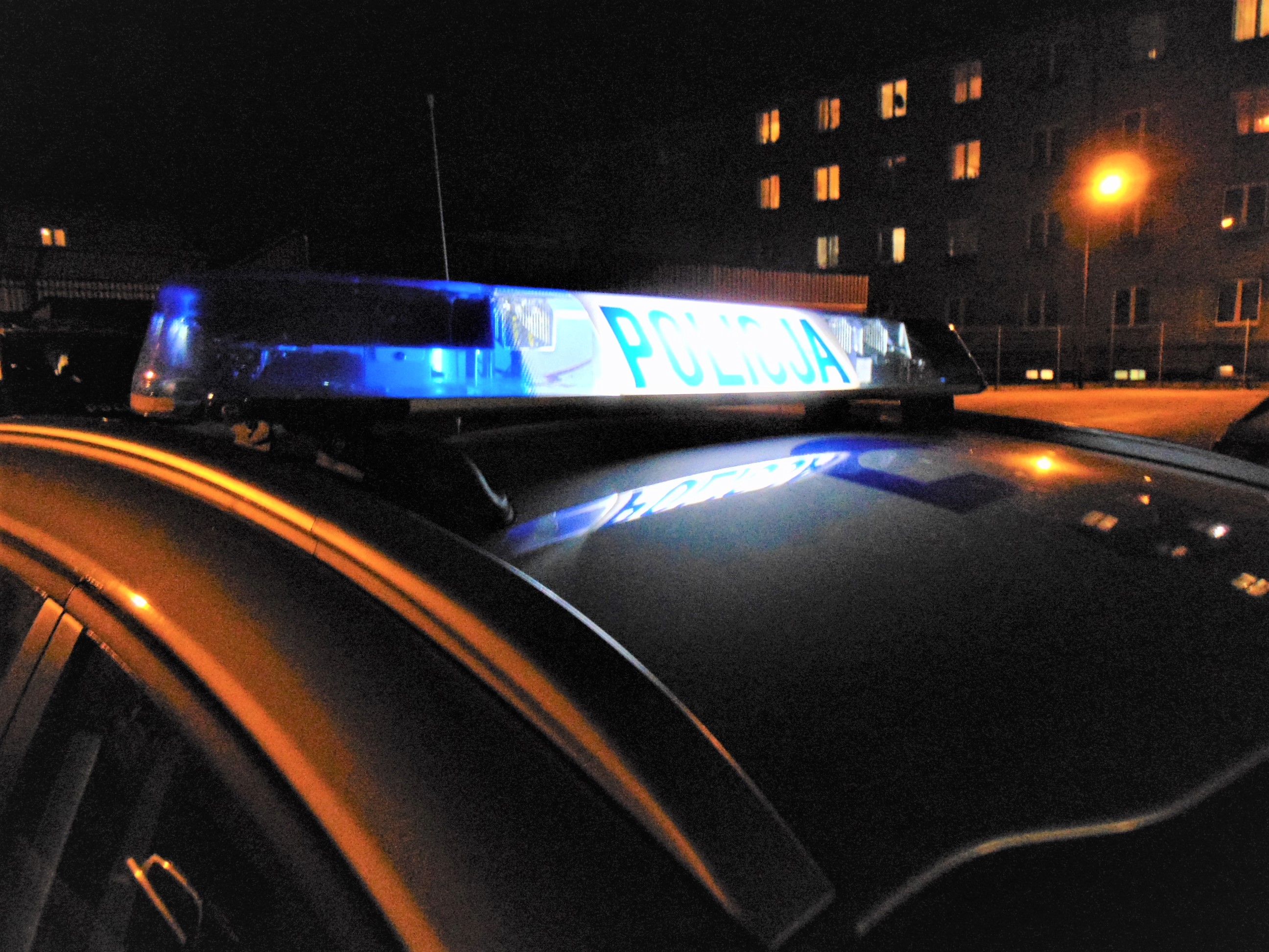 Awantura z jajkami i keczupem w Oświęcimiu! 34-latek zaatakował policjantów na klatce schodowej
