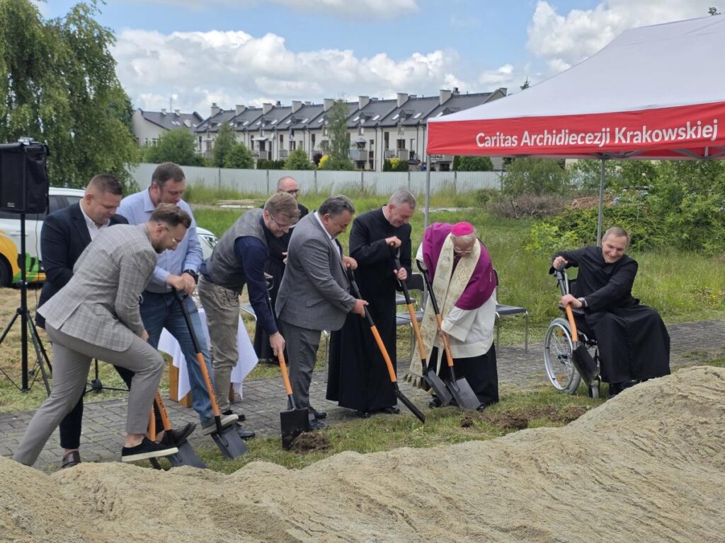 Uroczyste poświęcenie placu przez abp. Marka Jędraszewskiego / Zator.pl