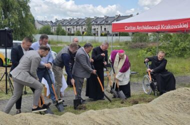 Uroczyste poświęcenie placu przez abp. Marka Jędraszewskiego / Zator.pl