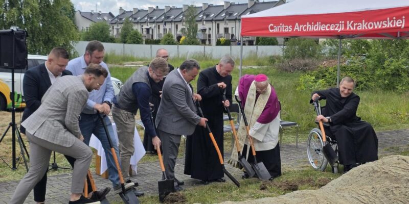 Uroczyste poświęcenie placu przez abp. Marka Jędraszewskiego / Zator.pl