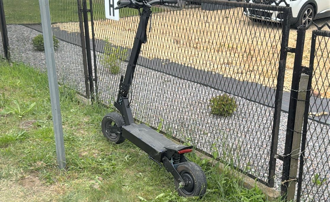 Tragiczny wypadek w Osieku: Dwoje dzieci na jednej hulajnodze – 14-latek w śpiączce!