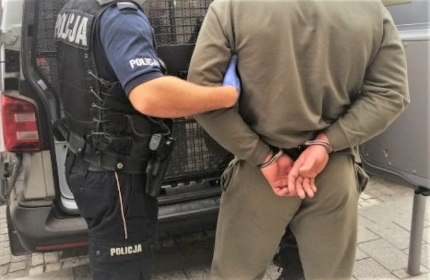 Policja wkroczyła na Zasole i zatrzymała poszukiwanego za pobicie! 45-latek już za kratkami