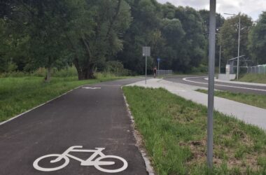 Nowa ul. Krasińskiego już otwarta! 1,3 km nowej trasy, ścieżka rowerowa i autobusowa zatoka. Sprawdź szczegóły i plany kolejnych inwestycji.