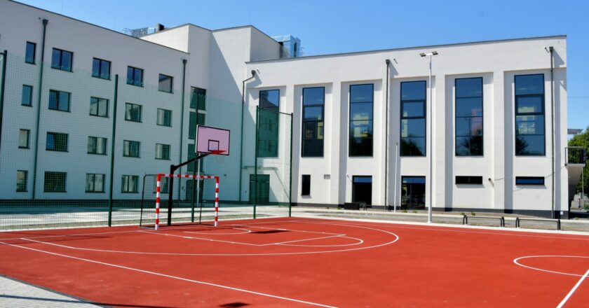 Nowy kompleks sportowy przy Specjalnym Ośrodku Szkolno-Wychowawczym im. Zofii Posmysz w Oświęcimiu