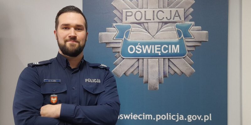 Dzielnicowy Maksymilian Płużek z Komendy Powiatowej Policji w Oświęcimiu