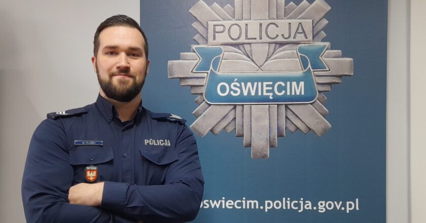 Dzielnicowy Maksymilian Płużek z Komendy Powiatowej Policji w Oświęcimiu