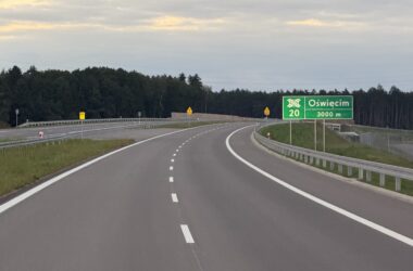 Nowy odcinek drogi ekspresowej S1 między węzłami Oświęcim i Brzeszcze z mostem na Wiśle.