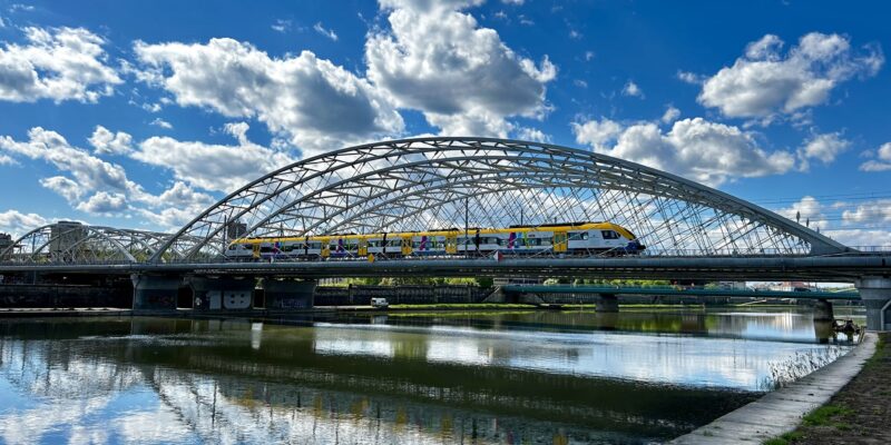 Koleje Małopolskie odgrywają dziś kluczową rolę w komunikacji całego województwa