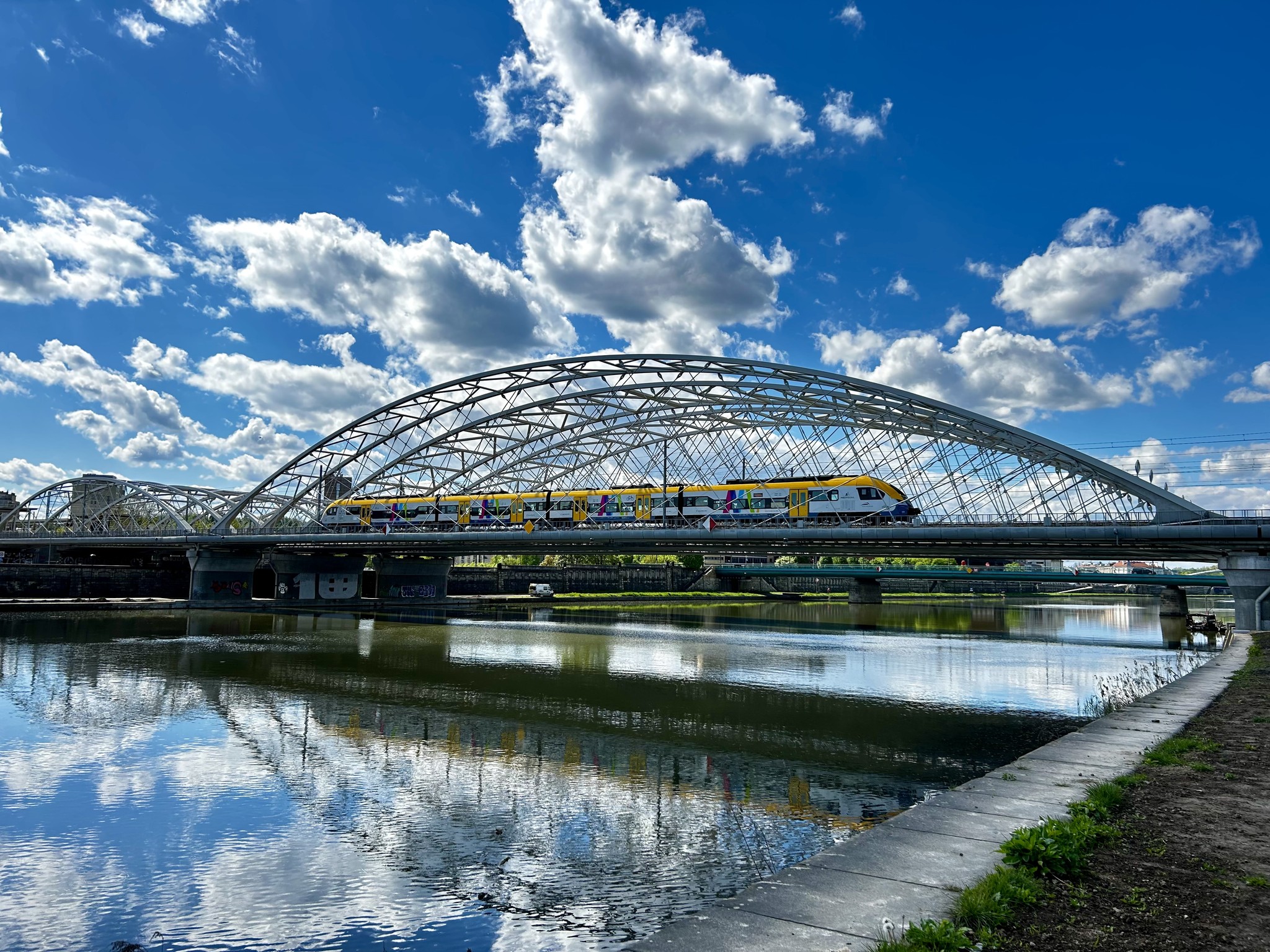 Koleje Małopolskie odgrywają dziś kluczową rolę w komunikacji całego województwa