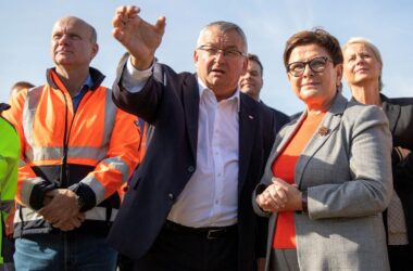 Adrzej Adamczyk pokazuje budowę drogi S1 premier Beacie Szydło. Oświęcim Bielsko-Biała Mysłowice