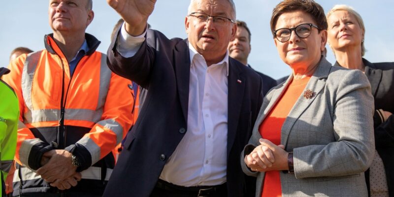 Adrzej Adamczyk pokazuje budowę drogi S1 premier Beacie Szydło. Oświęcim Bielsko-Biała Mysłowice
