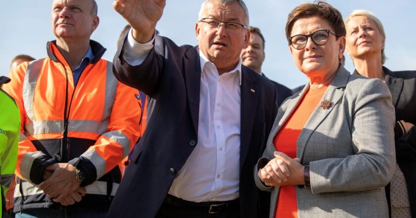 Adrzej Adamczyk pokazuje budowę drogi S1 premier Beacie Szydło. Oświęcim Bielsko-Biała Mysłowice