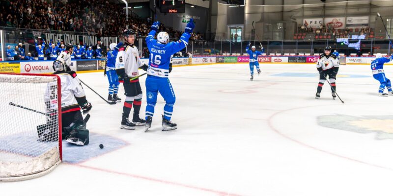 Unia Oświęcim pokonała na wyjeździe GKS Tychy 4:3. Autorem fotografii jest Jarosław Fiedor.